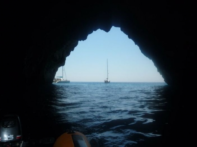  Dans une grotte 